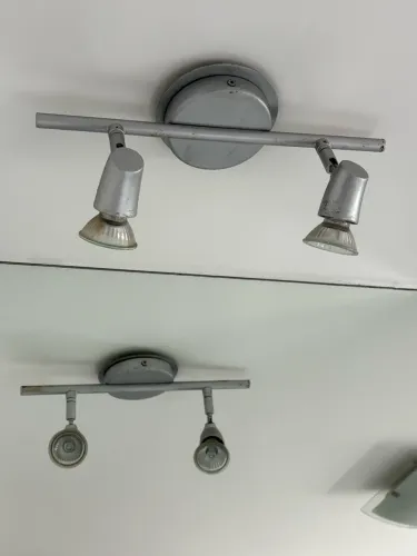 Spot con duas lâmpadas