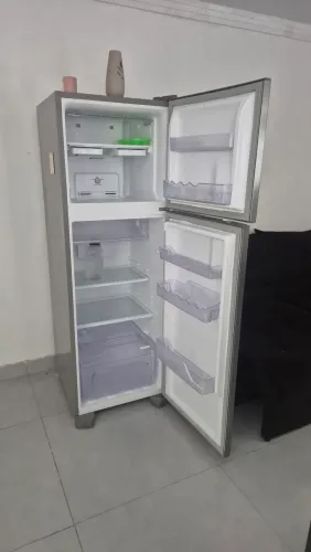 GELADEIRA ELETROLUX INOX 371L
