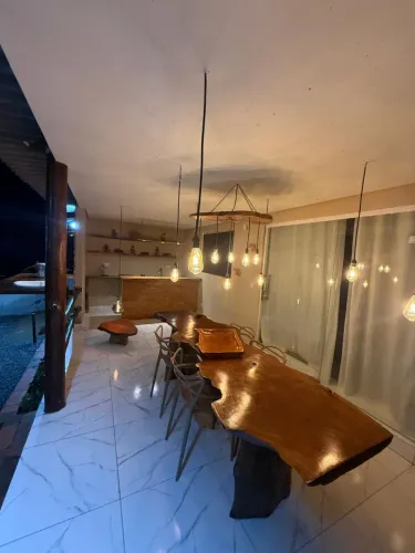 CASA DE ALTO PADRÃO MOBILIADA EM SERRA NEGRA 
