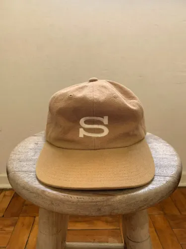 boné stussy marrom original