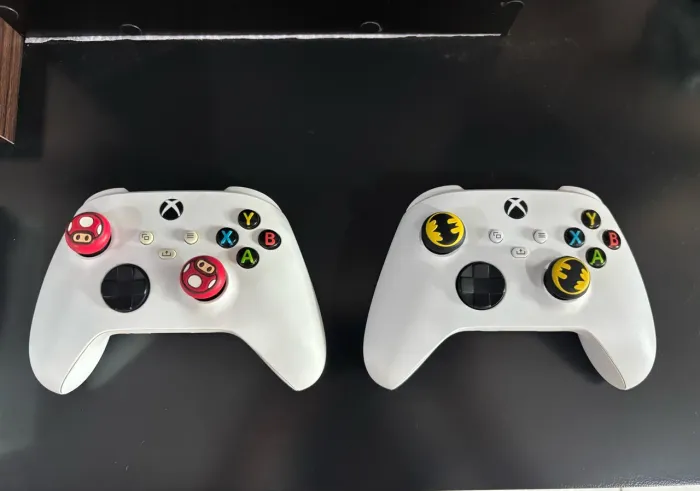 Xbox series S com DOIS controles