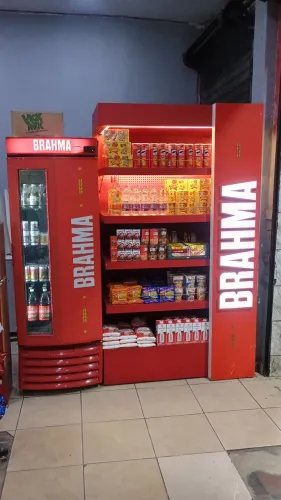 Vendo cervejeira e móvel da Brahma .
