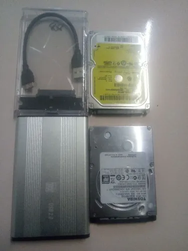 HDs de 500gb saudável com as case 80 reais cada 