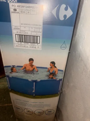 Piscina nova na caixa