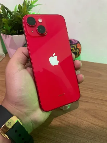 iPhone 14 vermelho