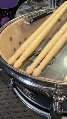 Par de baquetas pra bateria e percussão em Maple