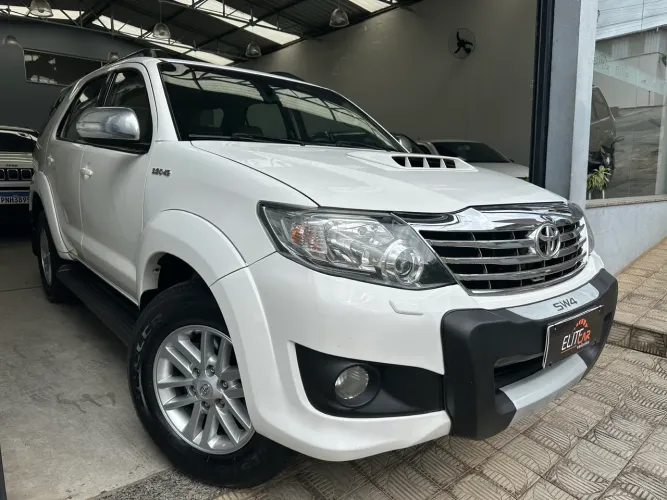 Toyota Hilux SW4 SRV D4-d 4X4 3.0 TDI Dies. AUT 2014