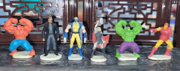 MINIATURAS HERÓIS MARVEL 2011 TREE HOUSE KIDS
