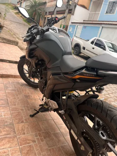 Vendo moto Semi nova 