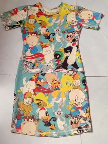 Vestido estampado de personagem 