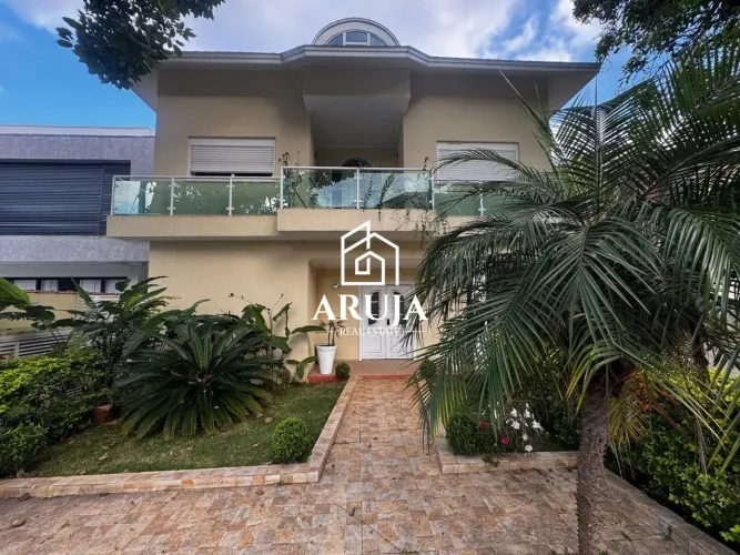 Casa de Alto Padrão com 4 Suítes e 600 m² no Condomínio Arujá V