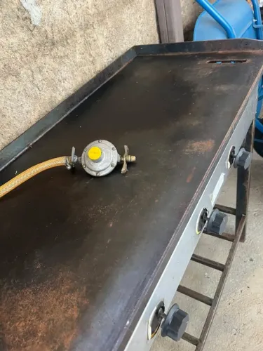 Chapa a Gás 1,50cm x 0,50 - 5 queimadores USADA + Registro + Mesa R$ 1400,00 R$1.400