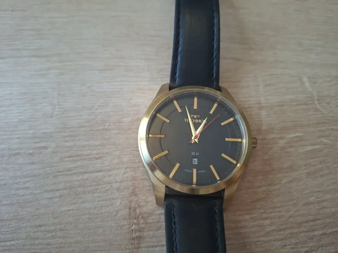Relógio Technos Masculino Dourado com Pulseira Preta - 50M