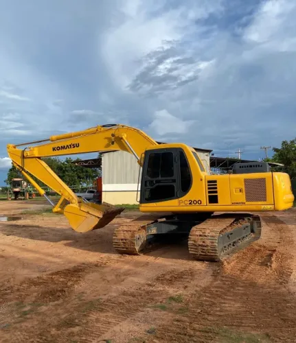 Escavadeira Komatsu PC200 05/05 - Parcela Também 