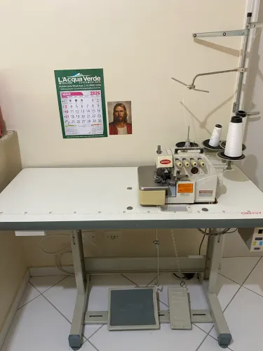 Máquina de costura overloque ponto cadeia