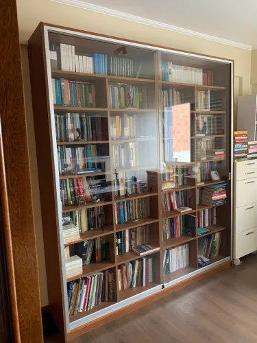 Vende-se 2 estantes para livros com portas de vidros deslizantes (2,0 X 0,43 X 2,40 metros