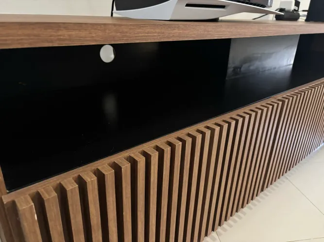 Rack Ripado para TV até 70" - 2m - Excelente Estado