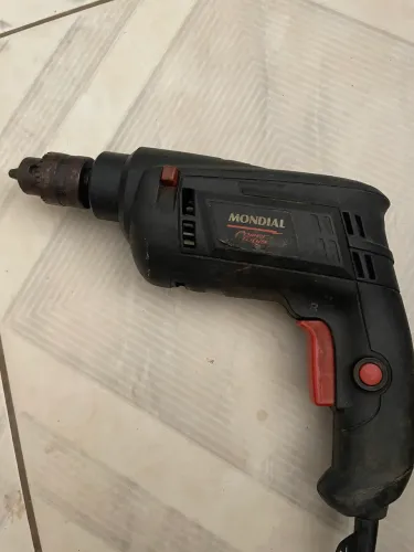 Vende-se furadeira 150 reais