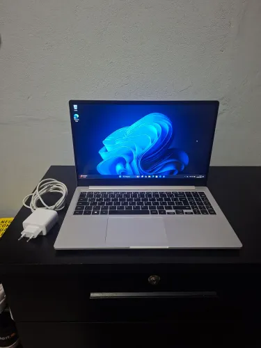 Samsung Galaxy Book2 i3 12ª Geração | 8GB RAM | SSD 256GB | Full HD