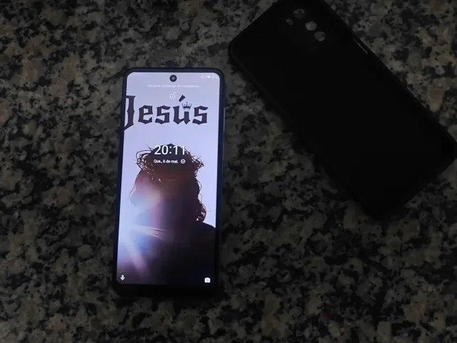 Celular Motorola E32 em ótimo estado!