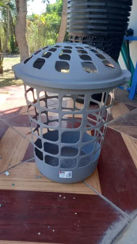 Cesto telado Plasútil 30 L, novo. Preço especial pelo lote de 9 unidades.