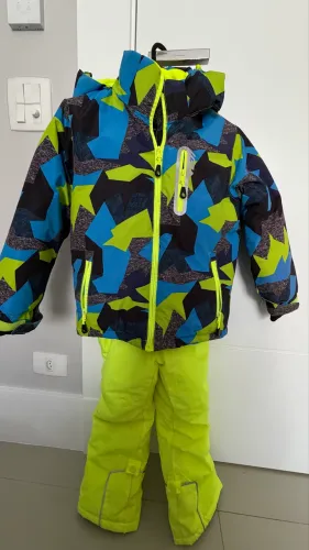 Roupa neve infantil