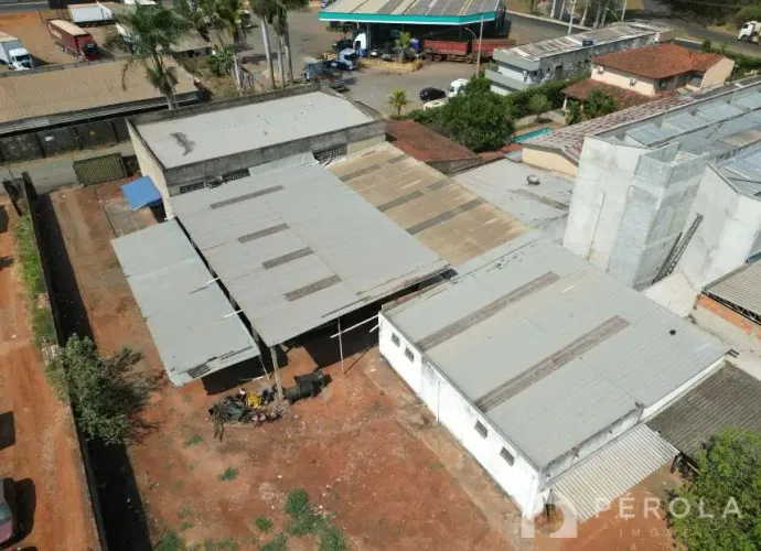 Área Comercial Contendo 03 Galpões Rua 04 Lt. 02 Qd. D Chácaras Retiro Goiânia GO