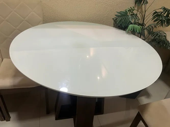 Mesa de jantar com 4 cadeiras 