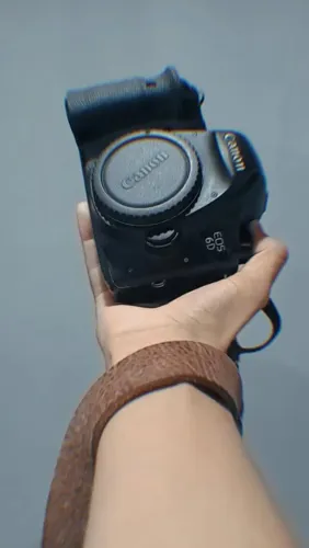 Canon 6D ( Somente o corpo) Funcionando perfeitamente.  Aceito cartão.  