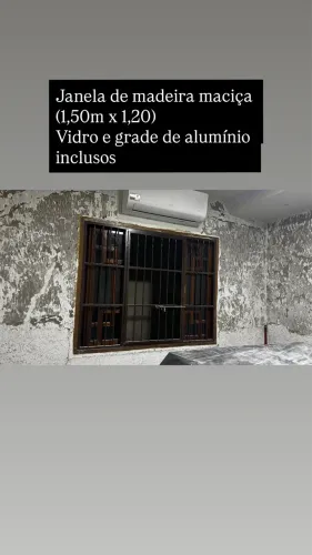 Duas janelas de madeira maciça com vidro e grade de alumínio inclusos