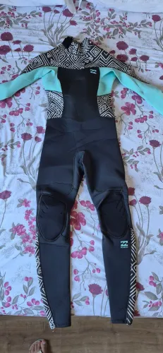 Roupa de borracha billabong tamanho P nova feminina