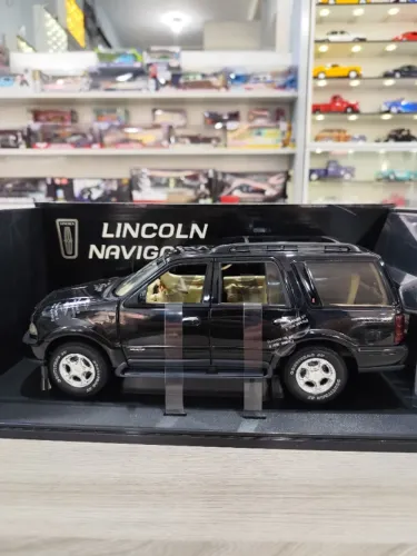 Miniatura Lincoln Navigator AutoArt 1/18 Off-Road Rara Caixa