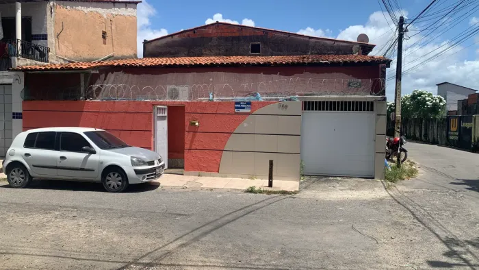 Excelente Casa no Antonio Bezerra com 3 quartos e garagem para 2 carros.