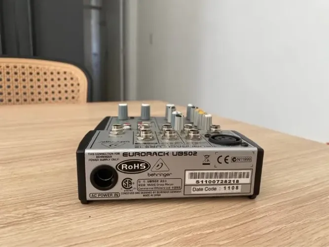 Mesa de Som Behringer Xenyx 502 + Placa Behringer UCA222