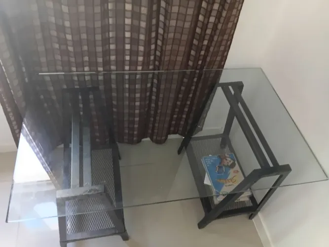 Mesa de escritório - Em vidro temperado 