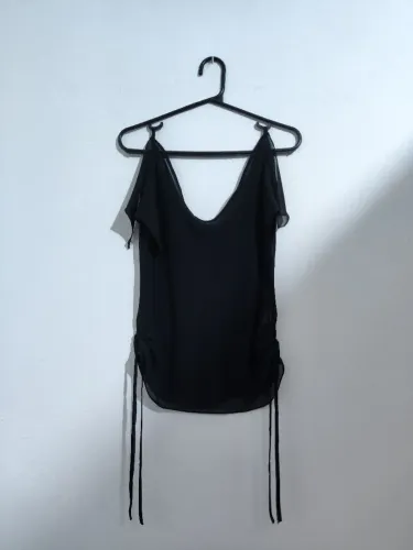 blusa regata vintage anos 90/2000 y2k preta bruxinha transparente com amarração