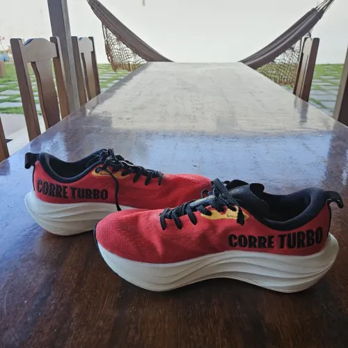 VENDO TENIS CORRE TURBO