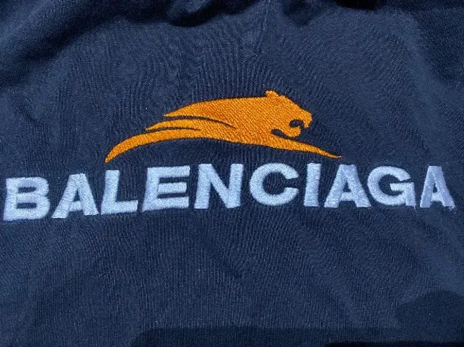 CAMISETA BALENCIAGA ORIGINAL - UNISSEX Modelo Panther Logo / referência 612966 TLV15. Pret