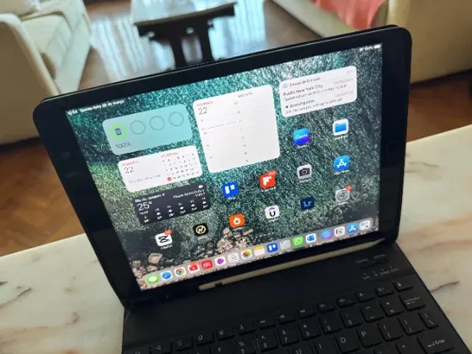 Tablet IPAD Pro 10,5 com 256 gb + caneta original + teclado genérico