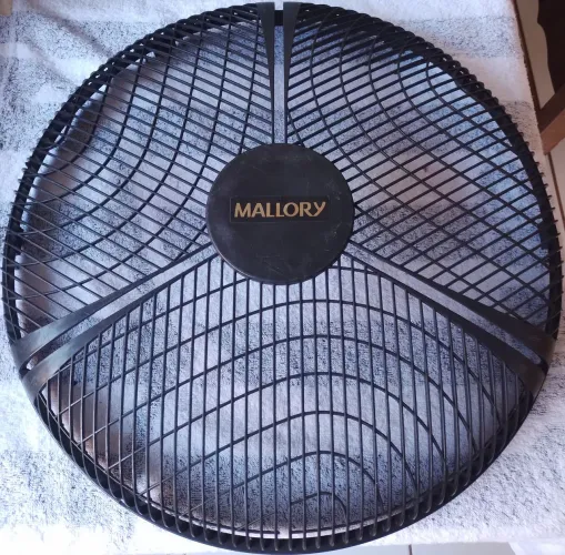 Tampa frontal para ventilador Mallory (letras em dourado) 40 cm usada em boas condições