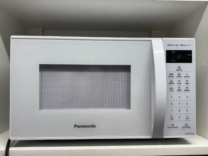 Micro-ondas Panasonic 127V Branco 700W (NN-ST25LWU)