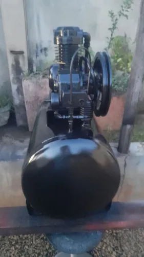 Compressor Schulz MSV 10 PÉS MOTOR DE 2CV TRIFÁSICO 140LT