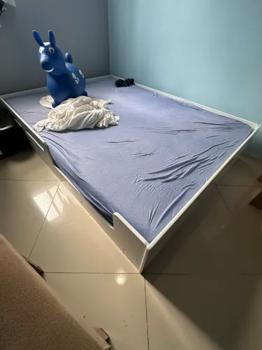 Vendo cama baixa 