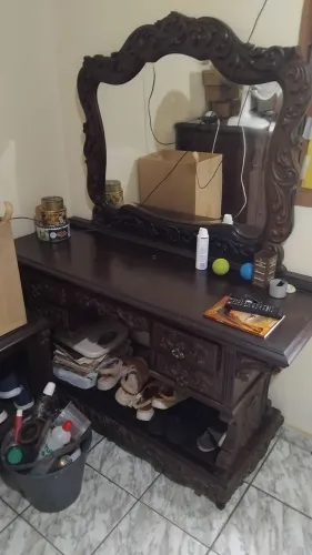 Vendo penteadeira antiga, madeira de lei, ótimo estado