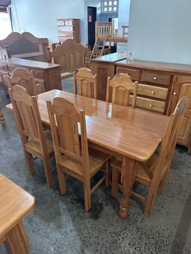 Mesa com 6 cadeiras 