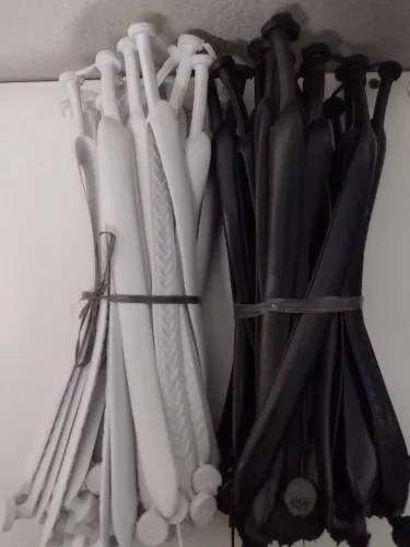 20 PARES DE CORREIAS PRETO E BRANCO PARA CHINELOS NÚMERO 45/46 