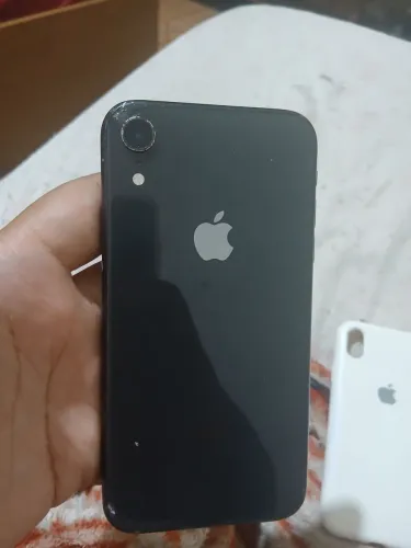 IPhone XR 64GB tela trincada e carcaça trincada, funciona tudo, o cll está com película.