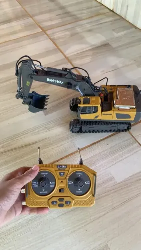 Brinquedo - ESCAVADEIRA CONTROLE REMOTO