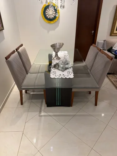 Mesa de Vidro com 4 cadeiras