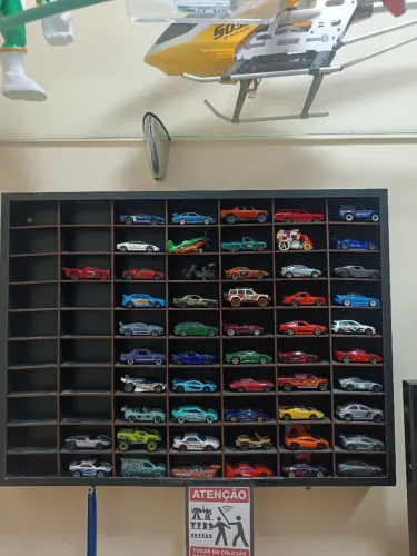 Hot Wheels variedades (negociáveis).
